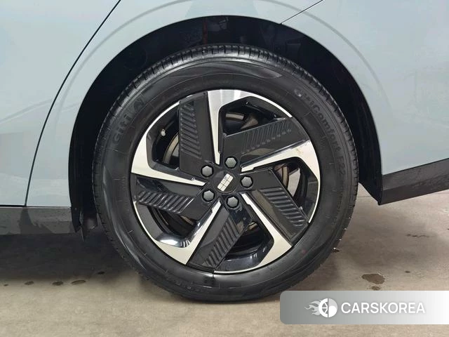 Geely Galaxy Galaxy L6 2023 Серебристо-серый из Китая, фото 2