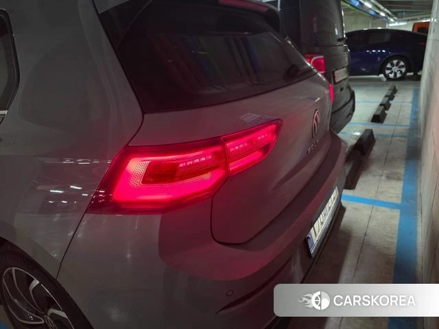 Volkswagen Golf 8th Generation 2022 Серебристо-серый из Кореи, фото 2