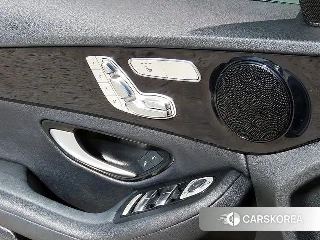 Mercedes-Benz C-Class W205 2018 Белый из Кореи, фото 2