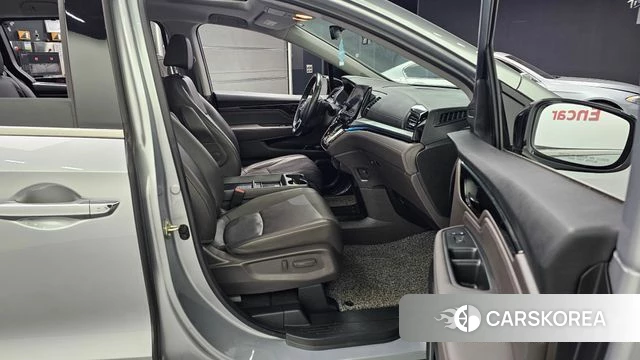 Honda Odyssey 2020 Серебристо-серый из Кореи, фото 2