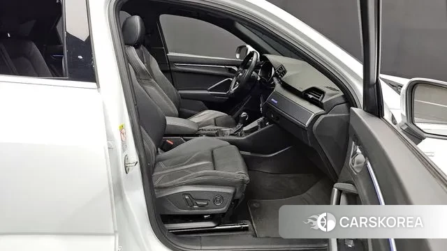 Audi Q3 (F3) 2020 Белый из Кореи, фото 2