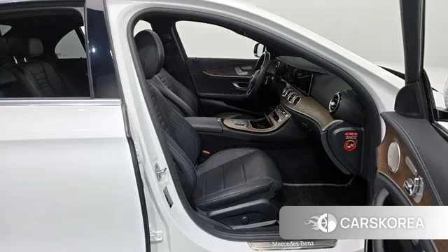 Mercedes-Benz E-Class W213 2021 Белый из Кореи, фото 2