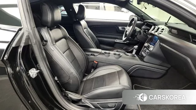 Ford Mustang 2021 Черный из Кореи, фото 2