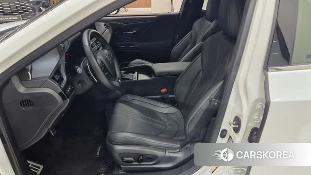 Lexus ES300h 7th generation 2024 Белый из Кореи, фото 2