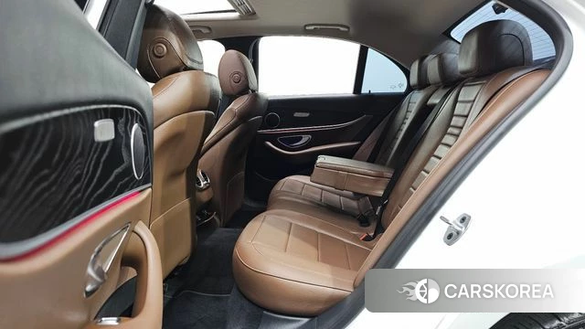 Mercedes-Benz E-Class W213 2019 Белый из Кореи, фото 2