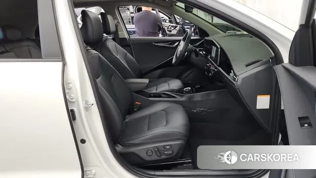 Kia Di Ol Nu Niro 2023 Белый из Кореи, фото 2