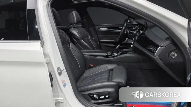 BMW 5 Series (G30) 2018 Белый из Кореи, фото 2