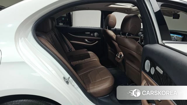 Mercedes-Benz E-Class W213 2018 Белый из Кореи, фото 2