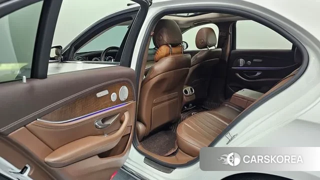 Mercedes-Benz E-Class W213 2019 Белый из Кореи, фото 2