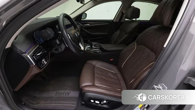 BMW 5 Series (G30) 2022 Серебристо-серый из Кореи, фото 2