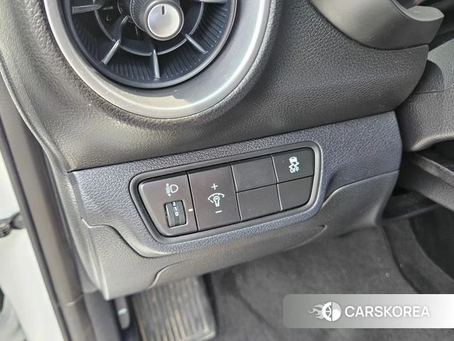 Kia The New K3 2nd generation 2021 Белый из Кореи, фото 2
