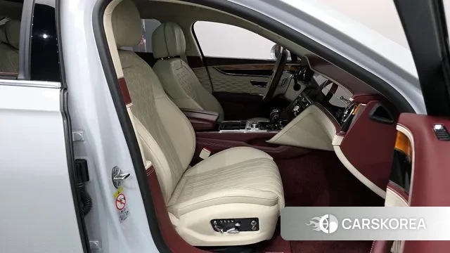 Bentley Flying Spur 3rd Generation 2020 Белый из Кореи, фото 2