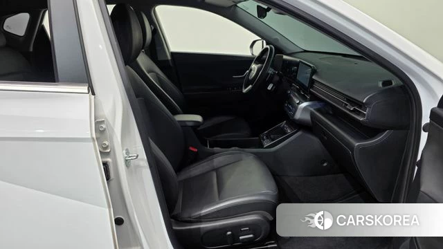 Hyundai Kona (SX2) 2023 Белый из Кореи, фото 2