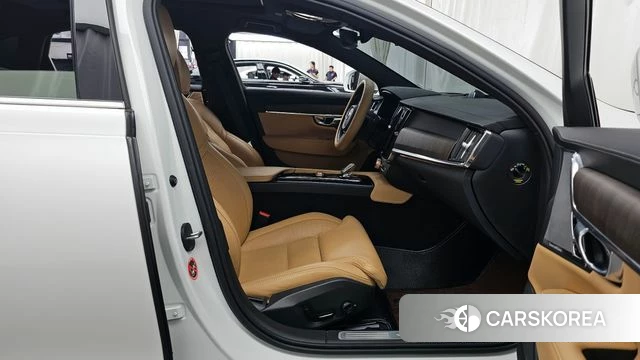 Volvo S90 2022 Белый из Кореи, фото 2