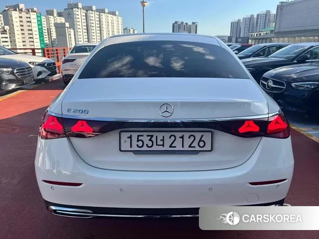 Mercedes-Benz E-Class W214 2024 Белый из Кореи, фото 2