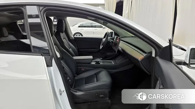 Tesla Model Y 2022 Белый из Кореи, фото 2