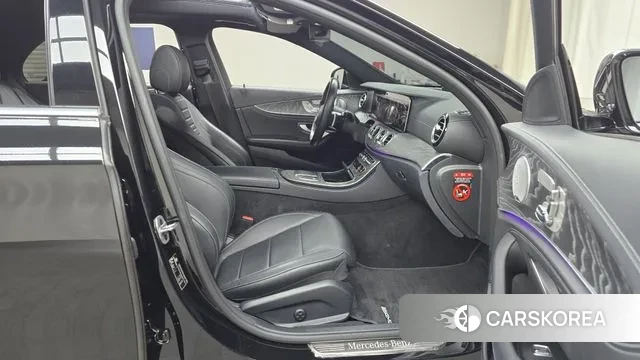 Mercedes-Benz E-Class W213 2021 Черный из Кореи, фото 2