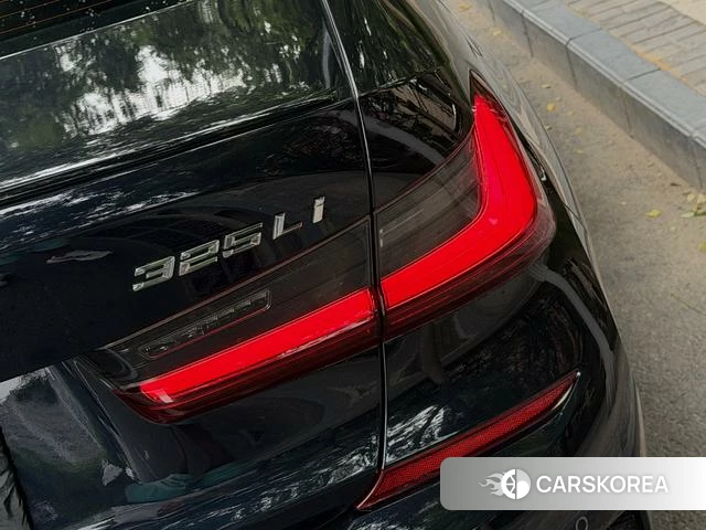 BMW 3 series 2022 Черный из Китая, фото 2