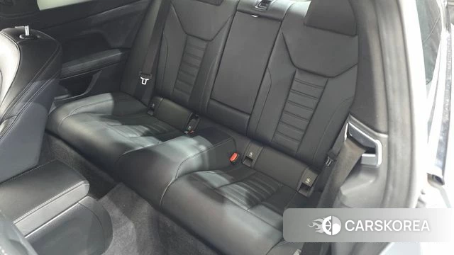 BMW 4 Series (G22) 2023 Светло-серебряный цвет из Кореи, фото 2