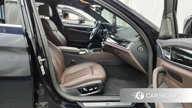 BMW 5 Series (G30) 2021 Черный из Кореи, фото 2