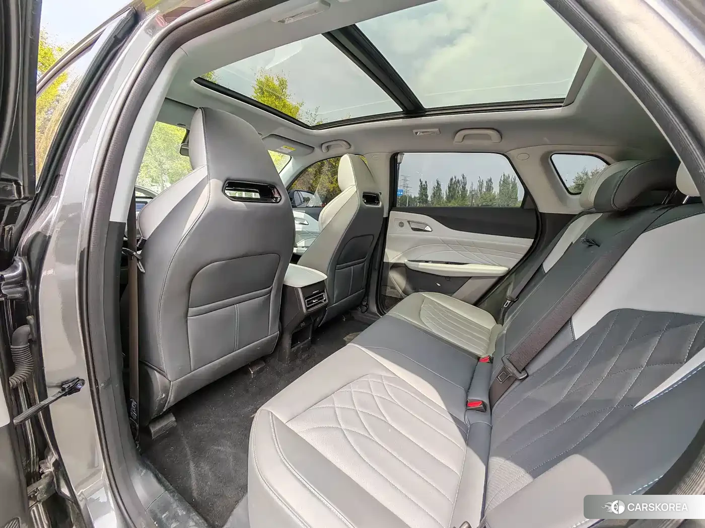Chang'an UNI-Z New Energy 2024 Silver/gray из Китая, фото 2