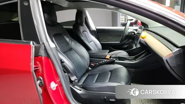 Tesla Model 3 2020 Красный из Кореи, фото 2