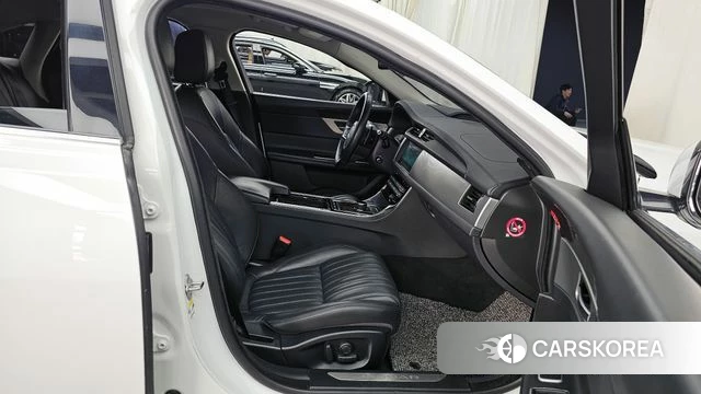 Jaguar XF (X260) 2018 Белый из Кореи, фото 2