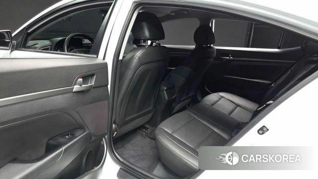 Hyundai Avante AD 2018 Белый из Кореи, фото 2