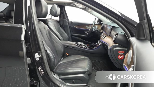 Mercedes-Benz E-Class W213 2018 Черный из Кореи, фото 2