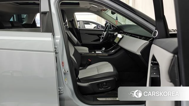 Land Rover Range Rover Evoque 2nd Generation 2024 Светло-серебряный цвет из Кореи, фото 2