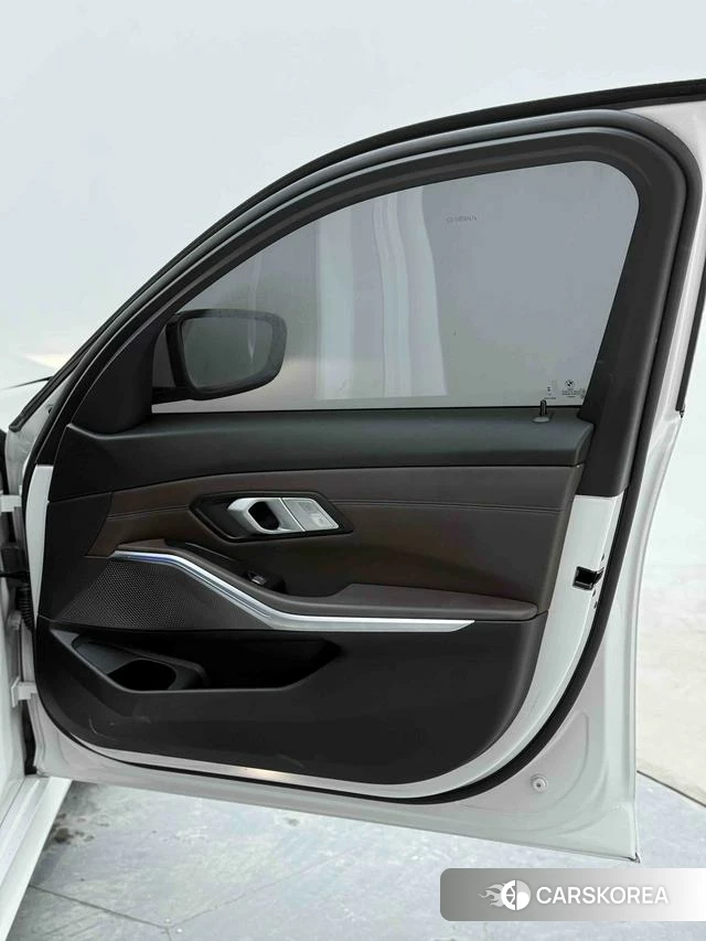 BMW 3 series 2022 Белый из Китая, фото 2