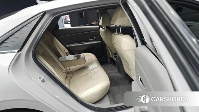 Hyundai Avante (CN7) 2023 Серебристо-серый из Кореи, фото 2