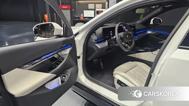 BMW 5 Series (G60) 2025 Белый из Кореи, фото 2