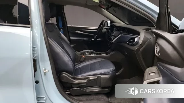 Chevrolet (GM Daewoo) Bolt EUV 2023 Светло-серебряный цвет из Кореи, фото 2