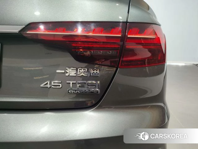 Audi A4L 2021 Темно-серый из Китая, фото 2