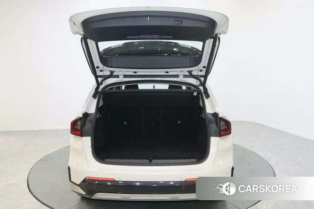 BMW iX1 2024 Белый из Китая, фото 2