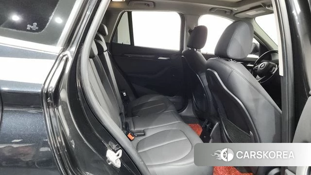 BMW X1 (F48) 2018 Черный из Кореи, фото 2