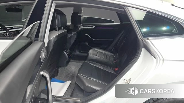 Volkswagen Arteon 2023 Белый из Кореи, фото 2