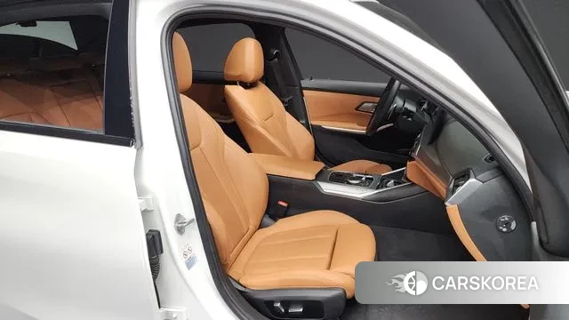 BMW 3 Series (G20) 2022 Белый из Кореи, фото 2