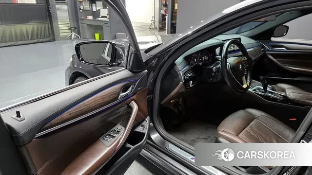 BMW 5 Series (G30) 2018 Серый из Кореи, фото 2