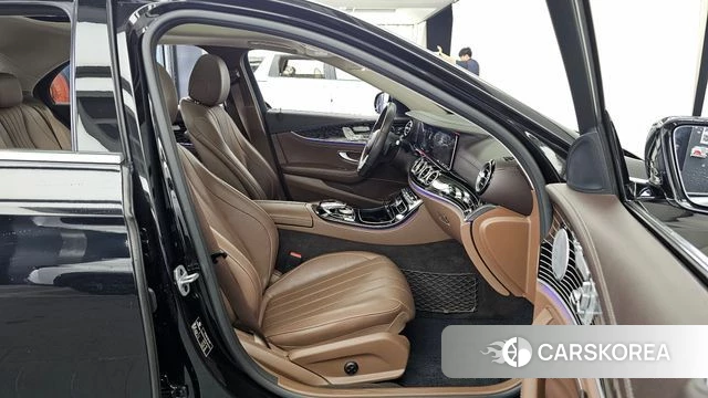 Mercedes-Benz E-Class W213 2019 Черный из Кореи, фото 2