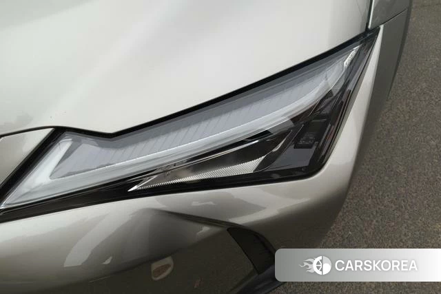 Lexus UX 2021 Серебристо-серый из Китая, фото 2