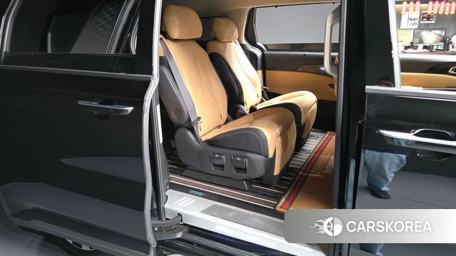 Kia Carnival 4th generation 2023 Черный из Кореи, фото 2