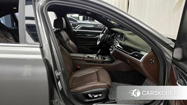 BMW 7 Series (G11) 2018 Серебряный из Кореи, фото 2