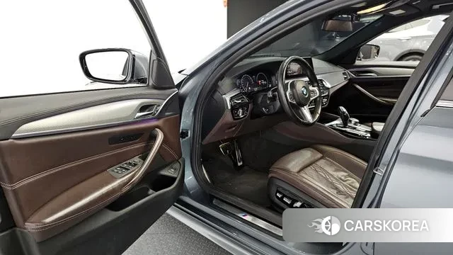 BMW 5 Series (G30) 2019 Цвет галактики из Кореи, фото 2