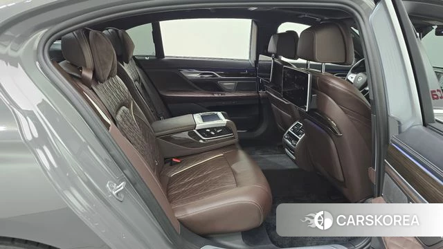 BMW 7 Series (G11) 2021 Серебристо-серый из Кореи, фото 2