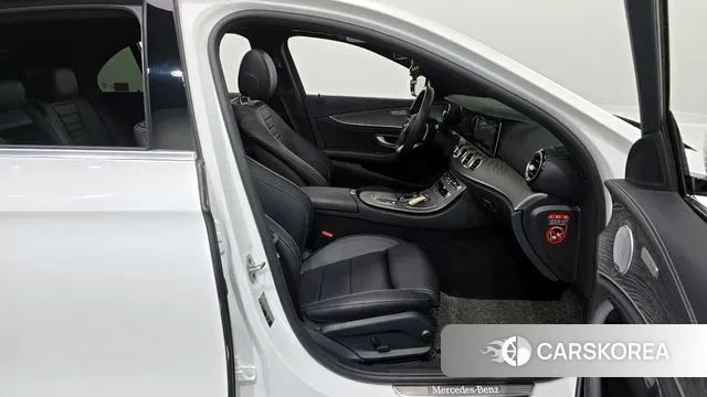 Mercedes-Benz E-Class W213 2021 Белый из Кореи, фото 2