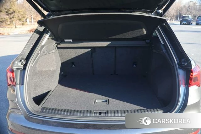 Audi Q3 2022 Темно-серый из Китая, фото 2