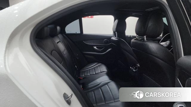 Mercedes-Benz C-Class W205 2019 Белый из Кореи, фото 2
