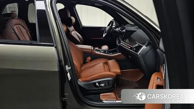 BMW X5 (G05) 2024 Песочный из Кореи, фото 2